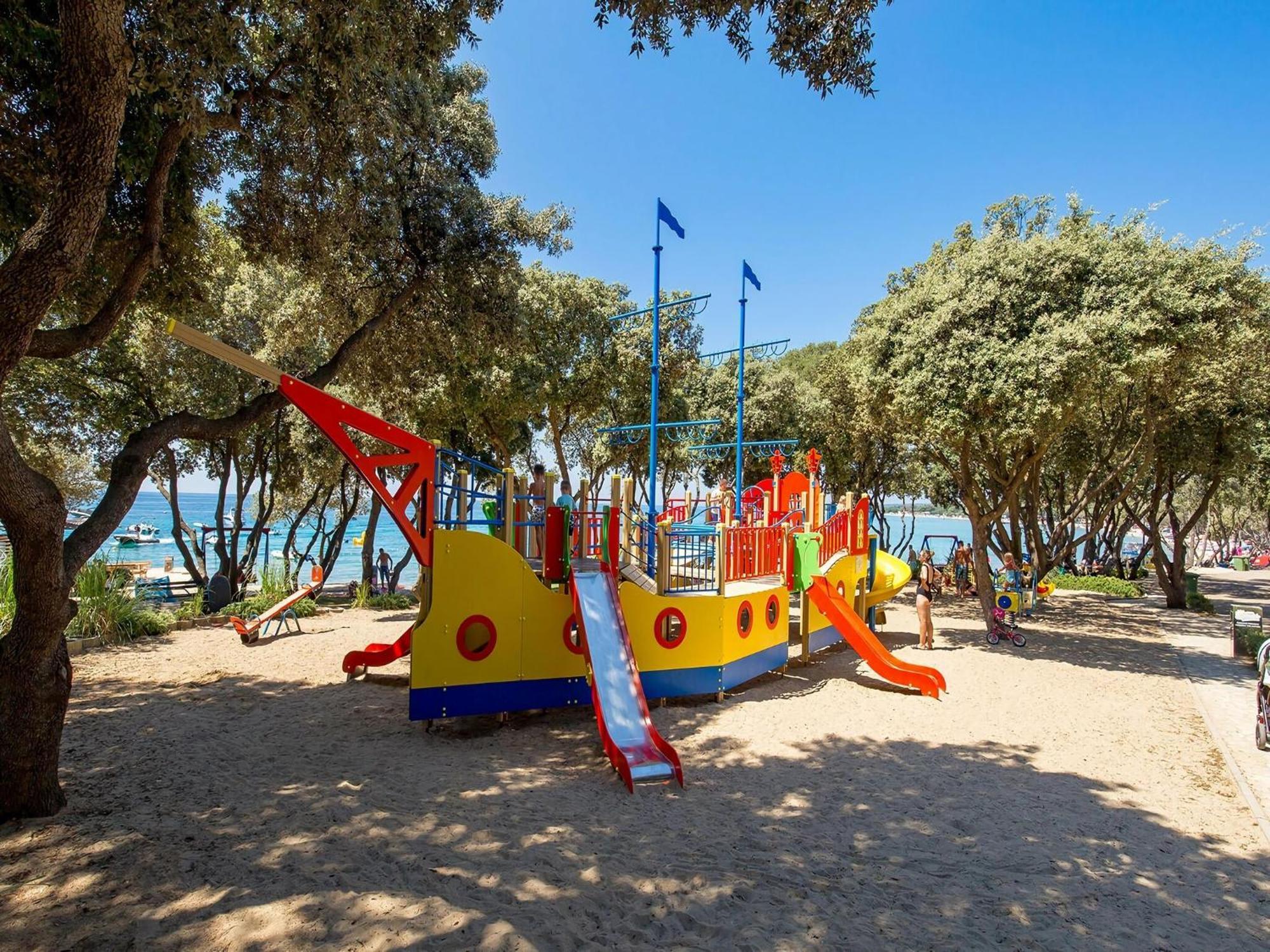 Mobile Homes Mediteran In Caravan Park Strasko, 노바야 외부 사진