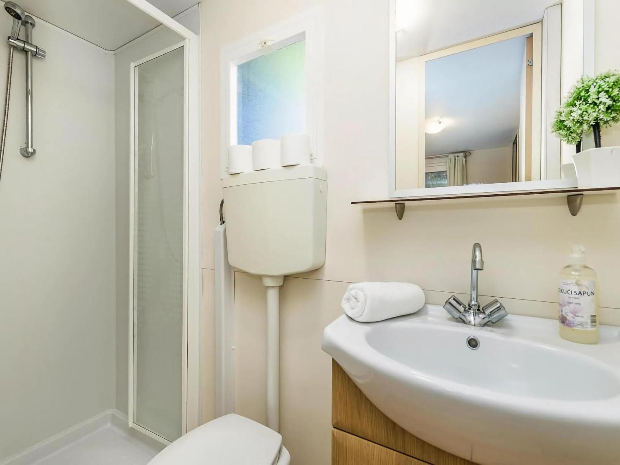 Mobile Homes Mediteran In Caravan Park Strasko, 노바야 외부 사진