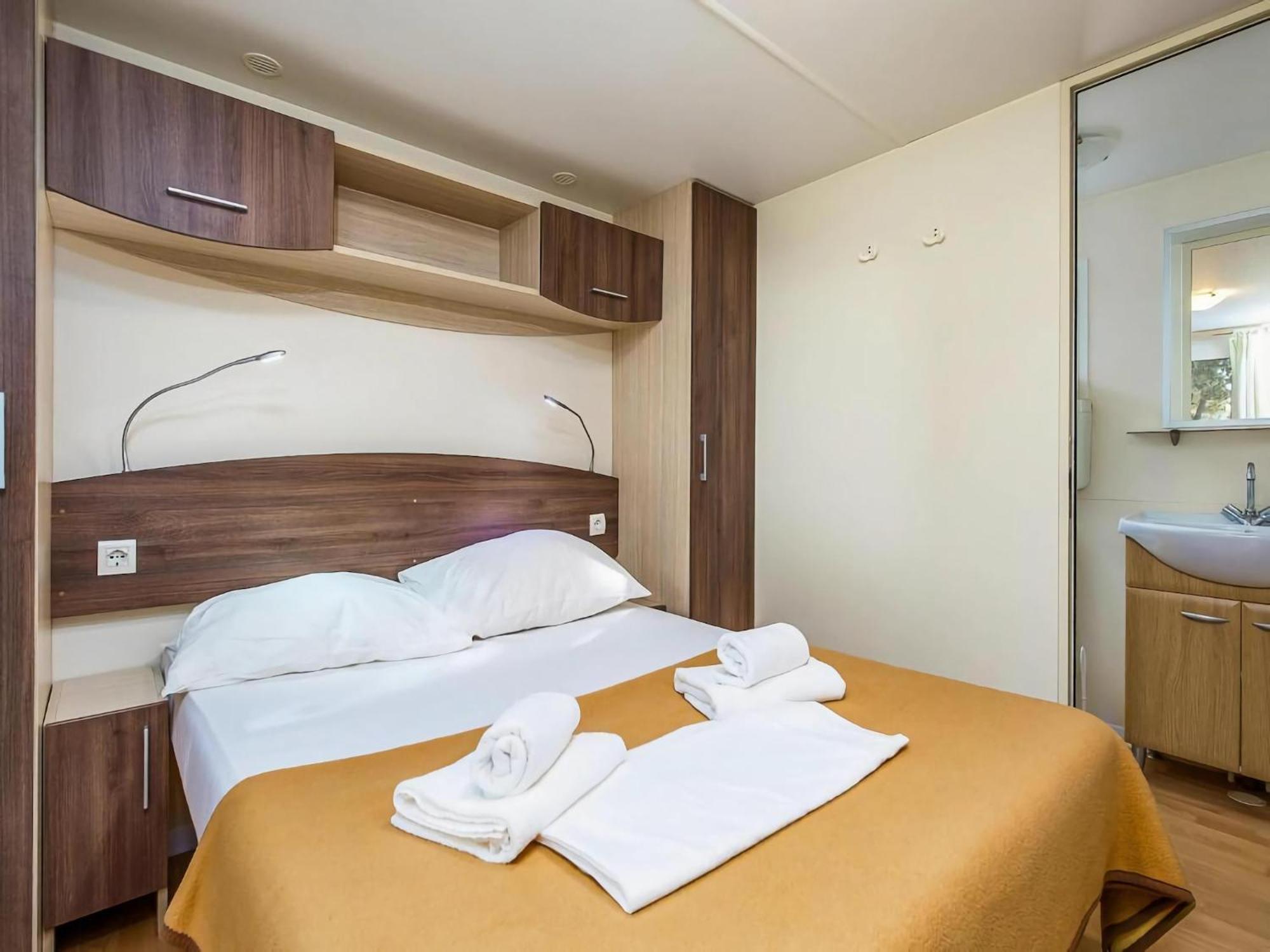 Mobile Homes Mediteran In Caravan Park Strasko, 노바야 외부 사진